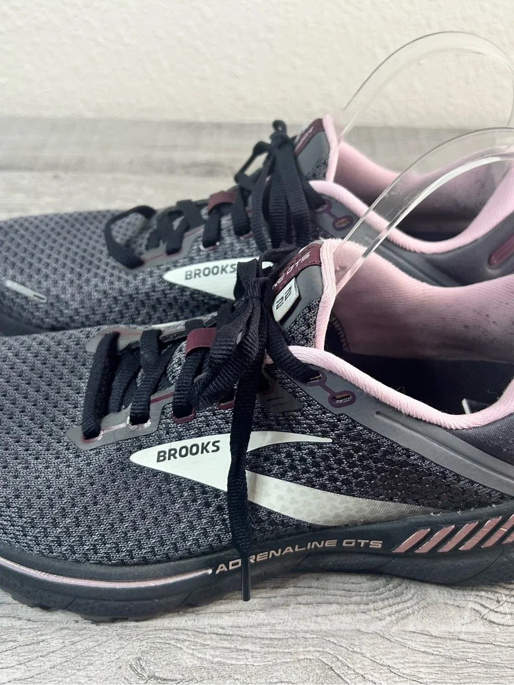Brooks Adenaline GTS 22 Women’s Size 9.5 B Sneakers Black & Pink Running Shoes